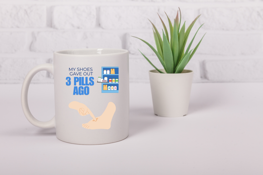 Funny Senior Coffee Mug ‘My Shoes Gave Out 3 Pills Ago’ – Sarcastic Senior Merch, Dark Humor Coffee Cup, Perfect Retirement Gift for Seniors, Grandparents, and Aging Legends